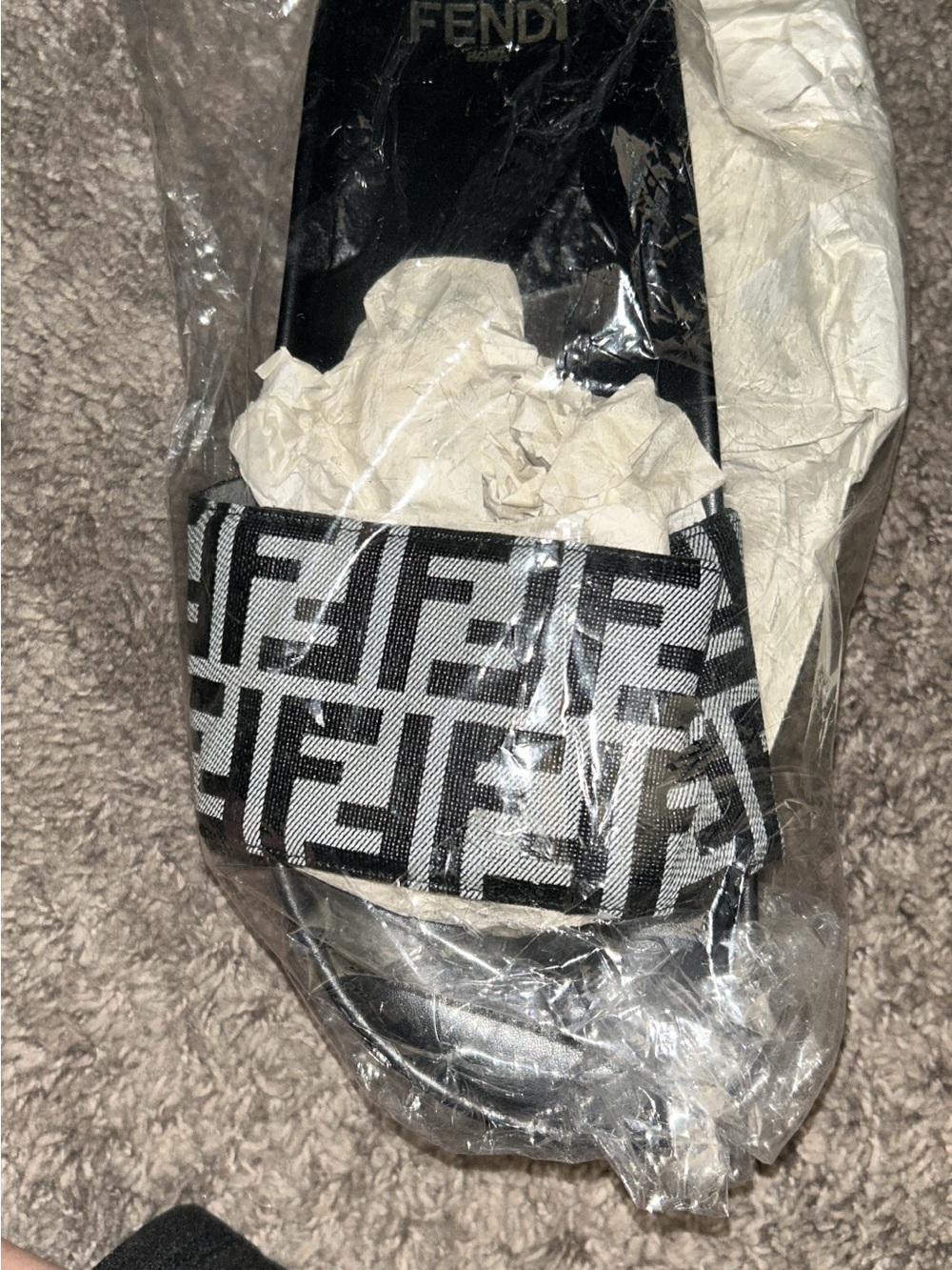 Sandal/Slides - Picture 2 of 3